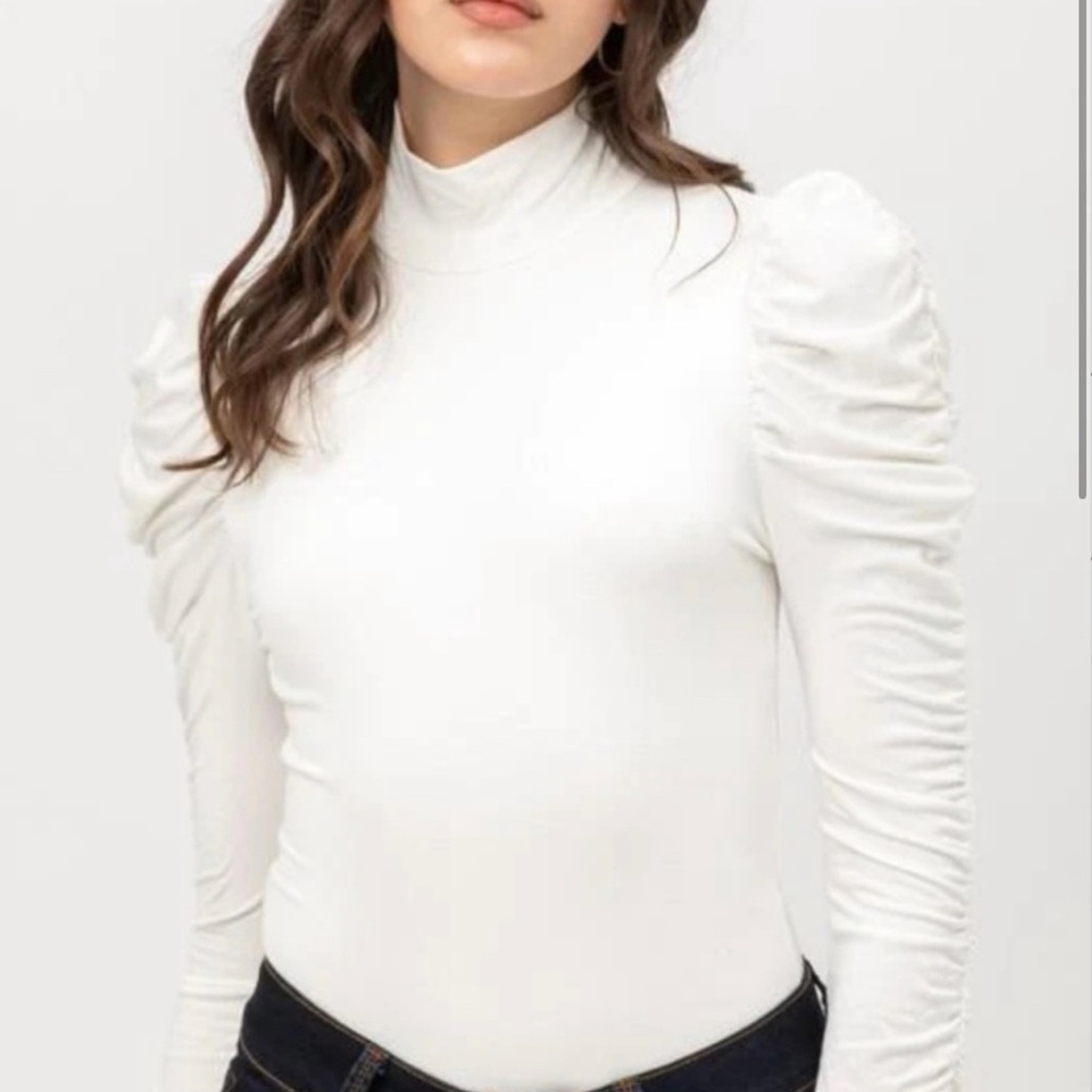 Love Tree Ruched Long Sleeve Bodysuit; Size M; New- Never Worn; Color White